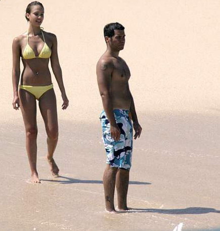 Jessica Alba sur la plage